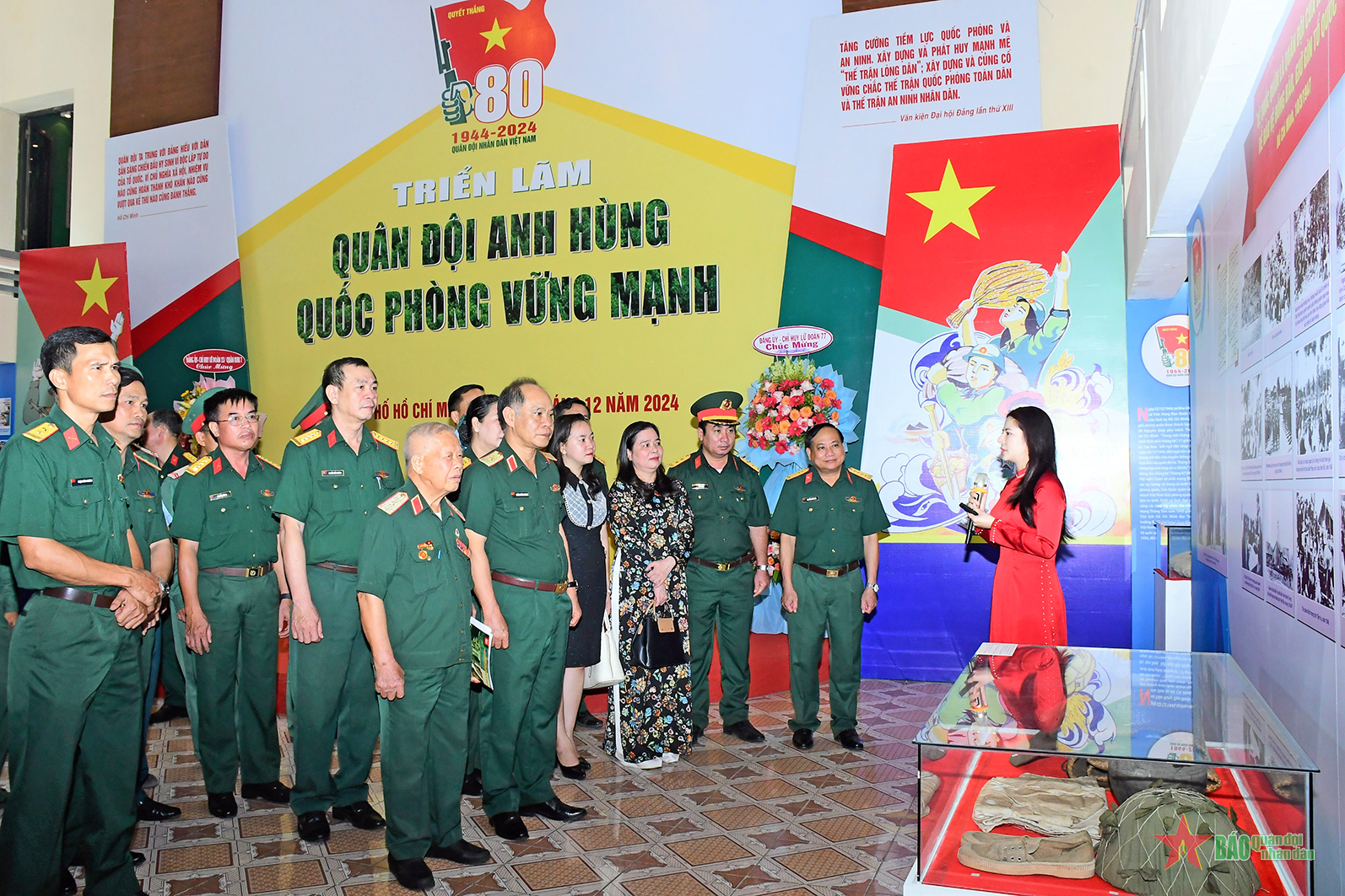 Triển lãm gần 400 hình ảnh, hiện vật, tài liệu “Quân đội anh hùng - Quốc phòng vững mạnh”